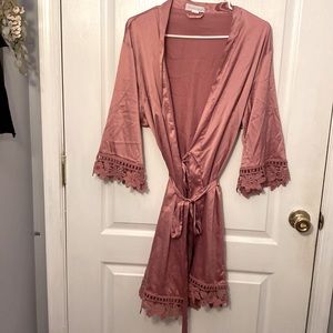 satin robe rose gold/pink lace detail o/s